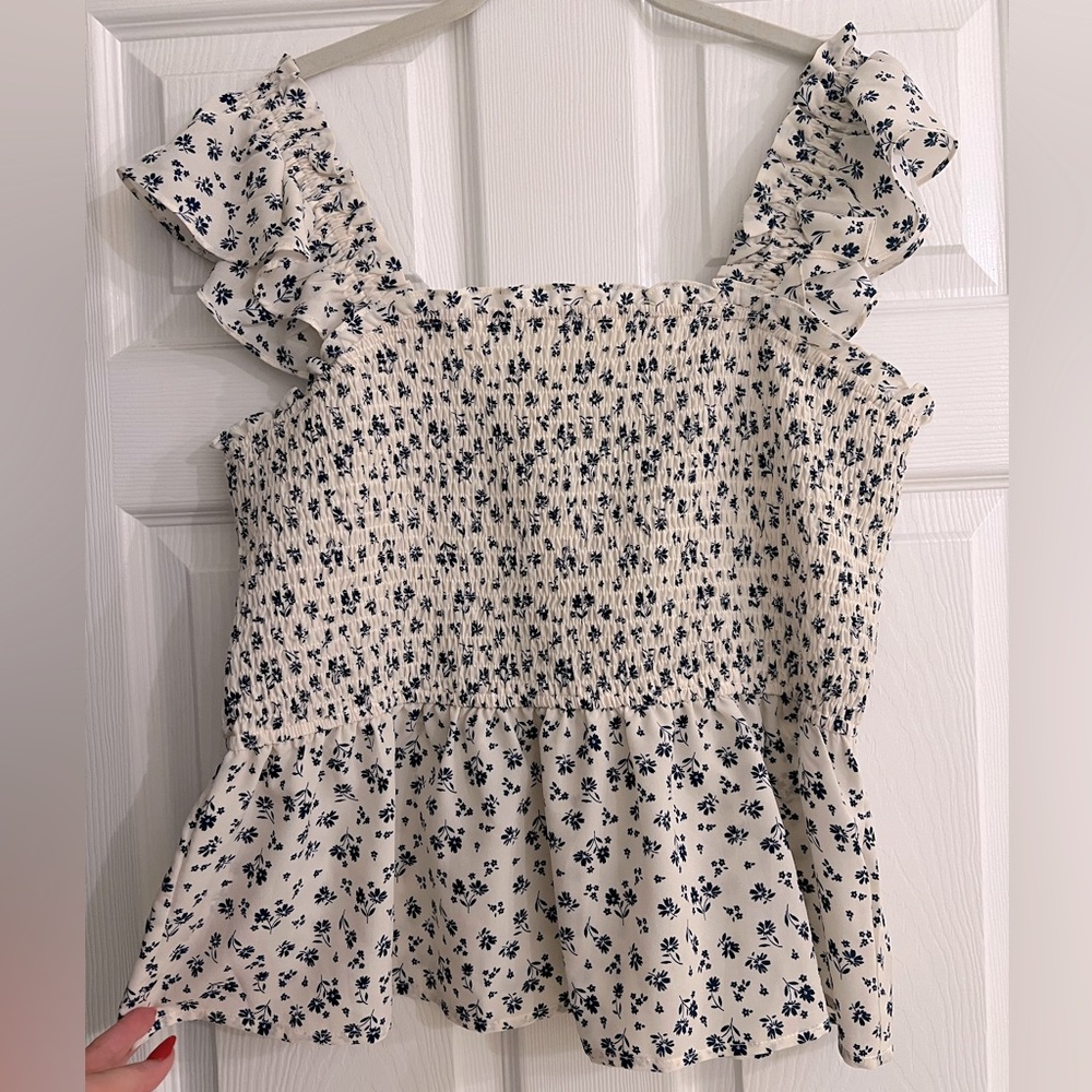 Flutter Sleeve Blue Floral Blouse Size XL - Stitch Fix